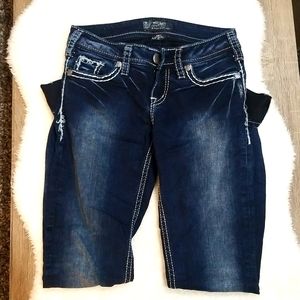 Silver aiko flap skinny Jean's size 24w 31l dark wash with cute detail